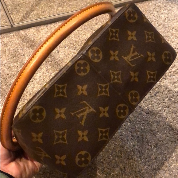 Authentic Louis Vuitton Looping Medium - Picture 4 of 4